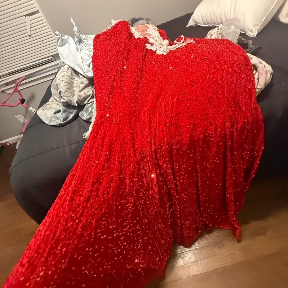 Red sequin & lace prom style dress - Picture 7 of 8